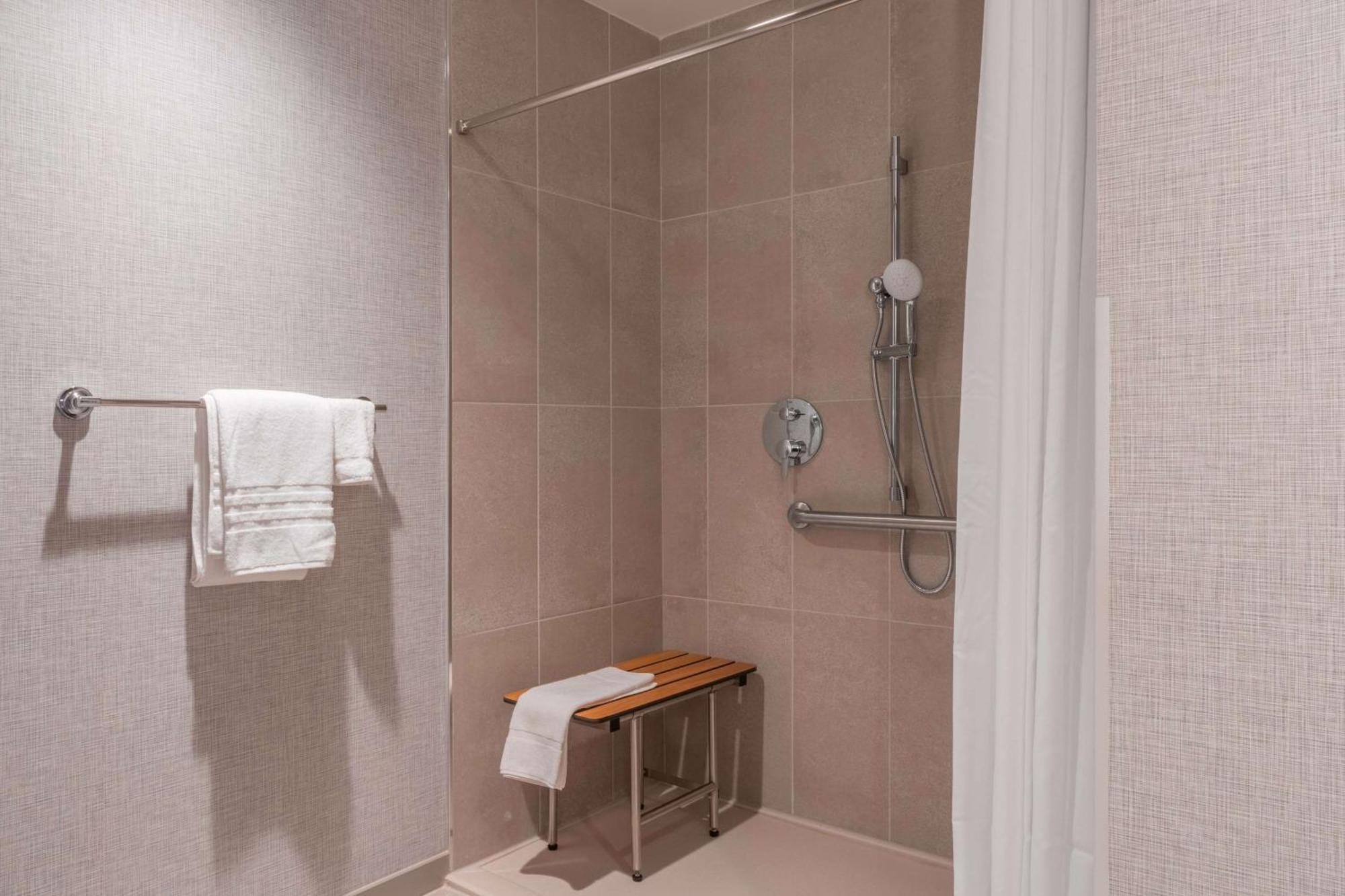 Drury Plaza Hotel カレッジ・ステーション エクステリア 写真