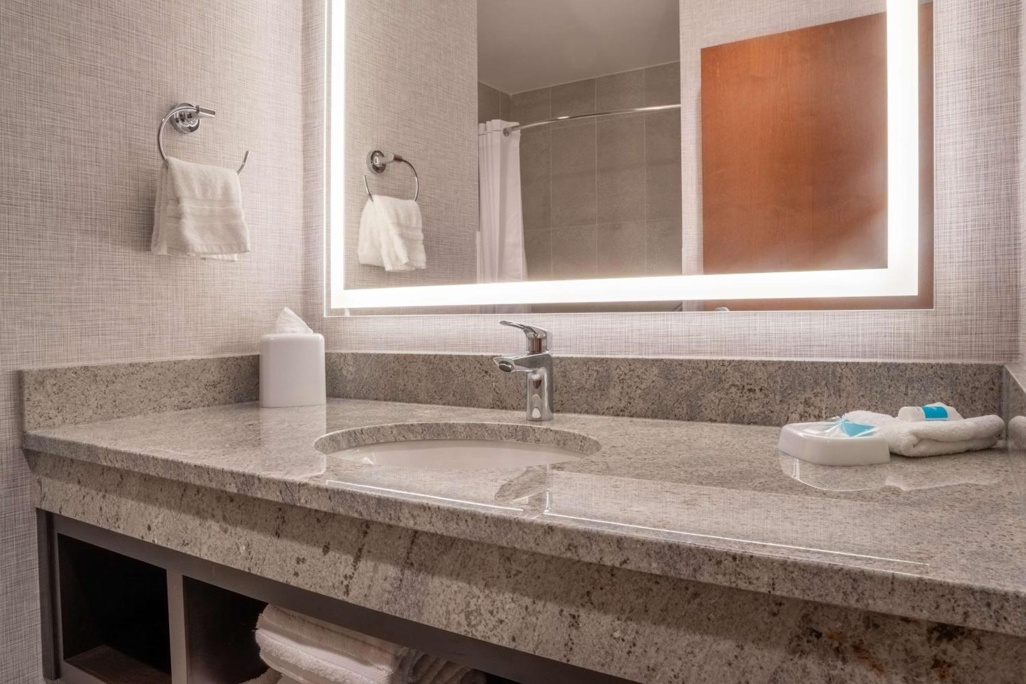 Drury Plaza Hotel カレッジ・ステーション エクステリア 写真