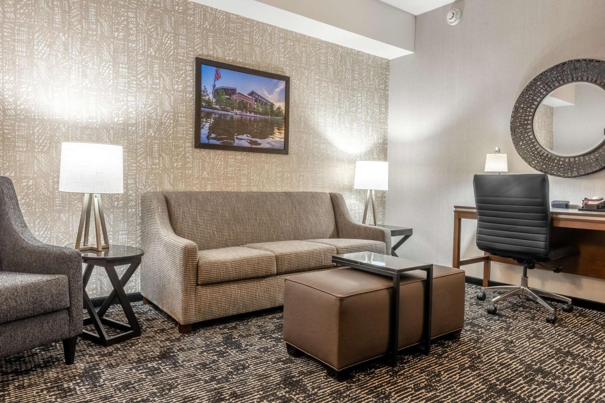 Drury Plaza Hotel カレッジ・ステーション エクステリア 写真